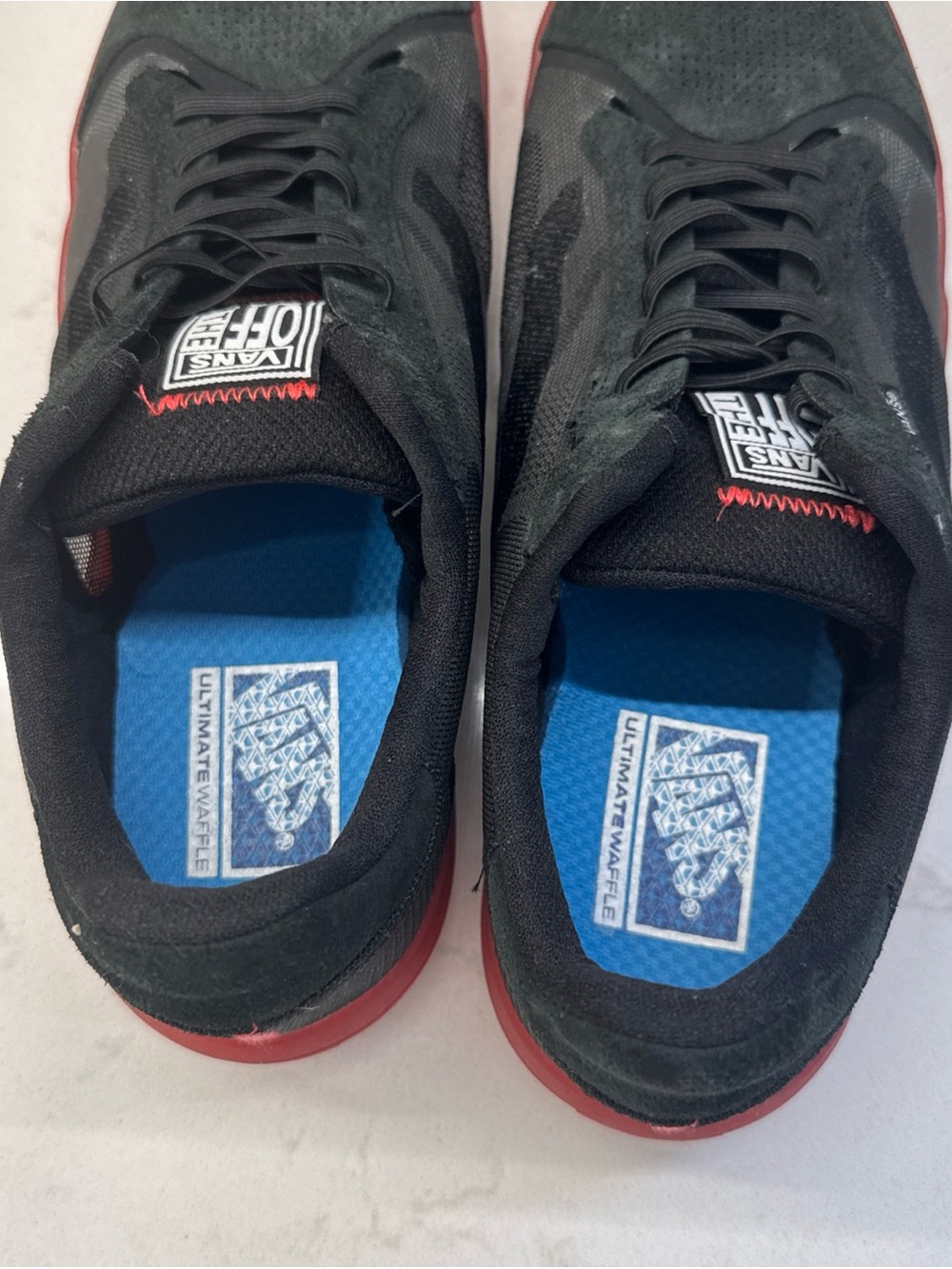Vans men’s low rise black red sneakers 10.5 - Picture 5 of 9